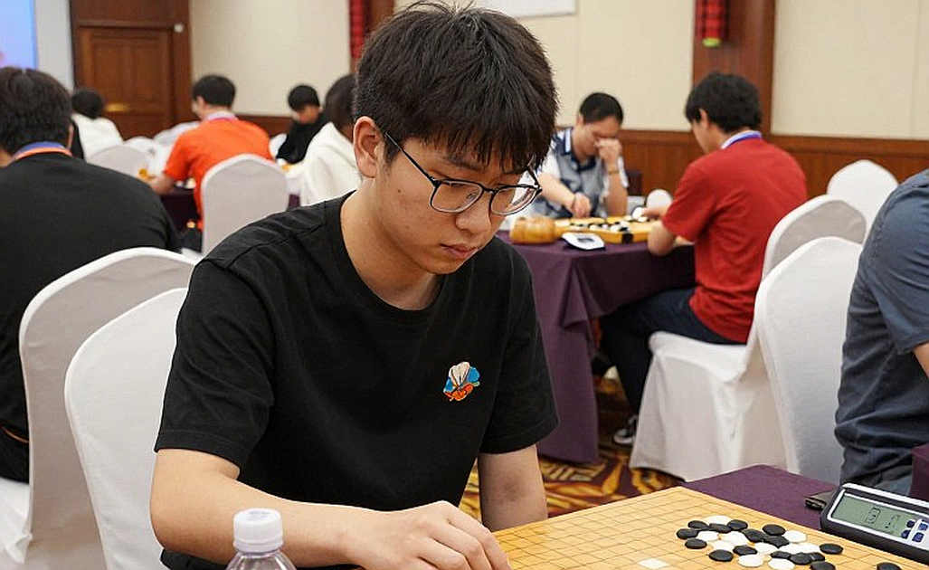 Bodhana Sivanandan, 11 tuổi, và hiệu suất 2504 trên bàn số một tại Olympiad cờ vua Samarkand 2026